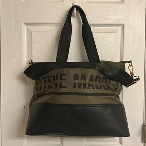 Steve Madden Green Black Travel Bag Gold-tone Hardware Pockets Adjustable Strap